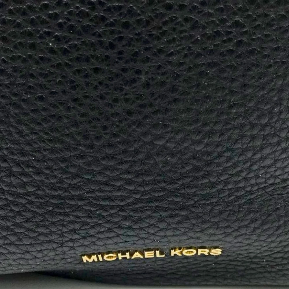 Michael Kors, pebble, leather, black shoulder bag, gold hardware, zipper closure - Picture 2 of 9